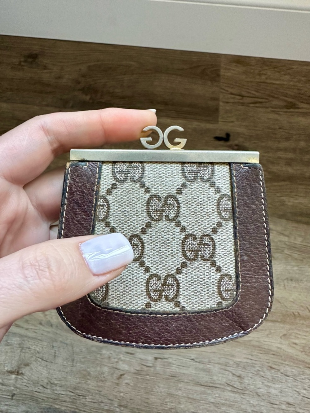 Vintage Gucci Monogram Kiss Lock Coin Purse